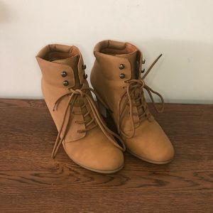Gently used 8.5 Andiamo boots